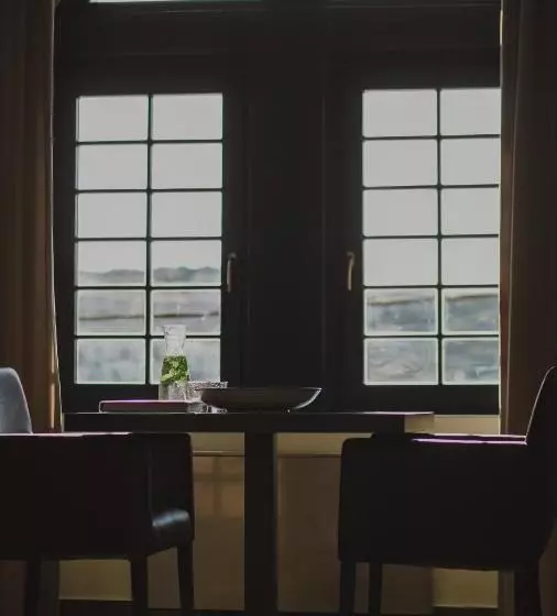 سوئیت اجرایی با چشم‌انداز دریا, Krinos Suites