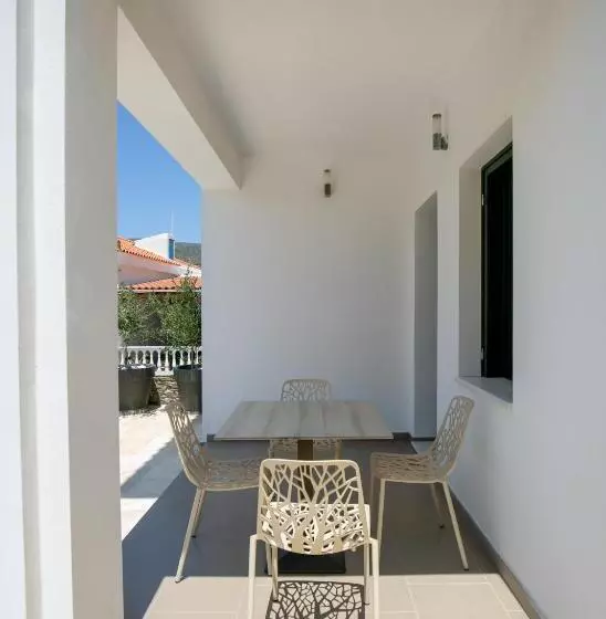 سوییت لوکس, Krinos Suites