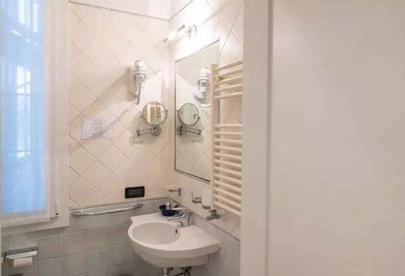 اتاق استاندارد یک نفره, Maritan Hotel & Spa