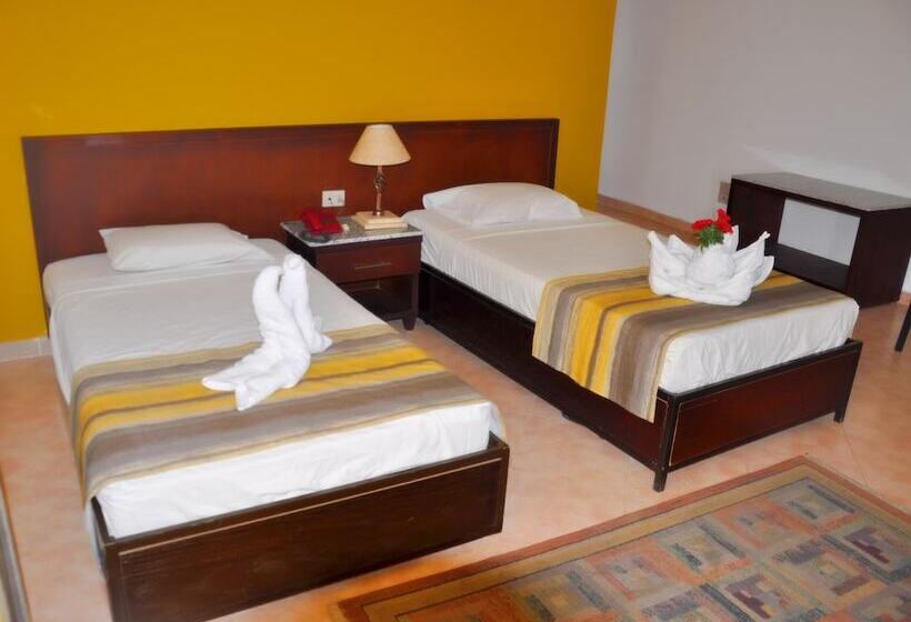 اتاق استاندارد سه نفره, Naama Inn