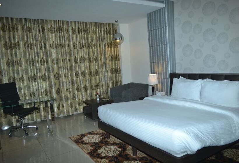 غرفة ديلوكس, Rivatas