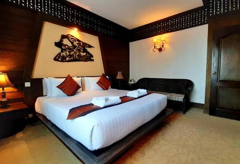 סוויטה עם ג'קוזי, Ruean Phae Royal Park