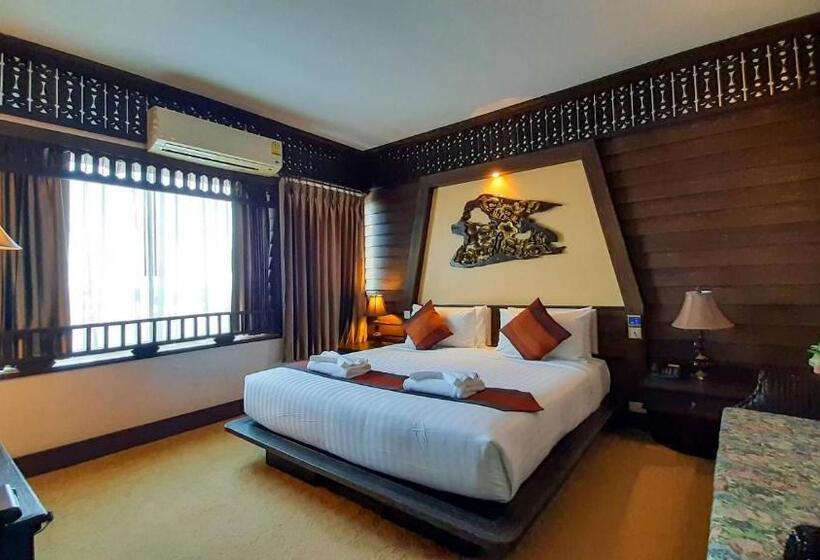 סוויטה עם ג'קוזי, Ruean Phae Royal Park