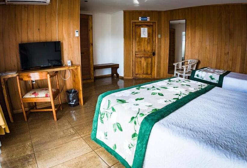 اتاق استاندارد سه نفره, Taha Tai