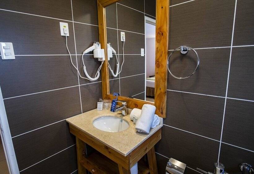 اتاق استاندارد سه نفره, Taha Tai