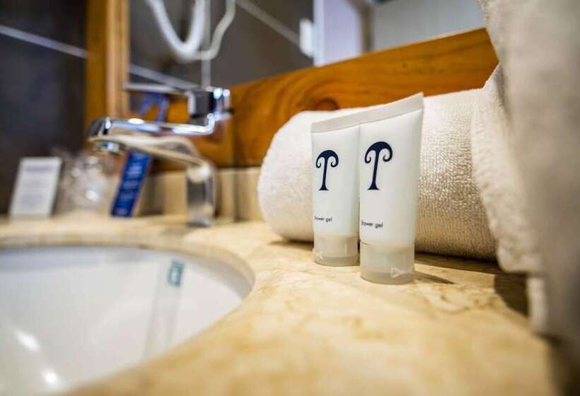 اتاق استاندارد سه نفره, Taha Tai