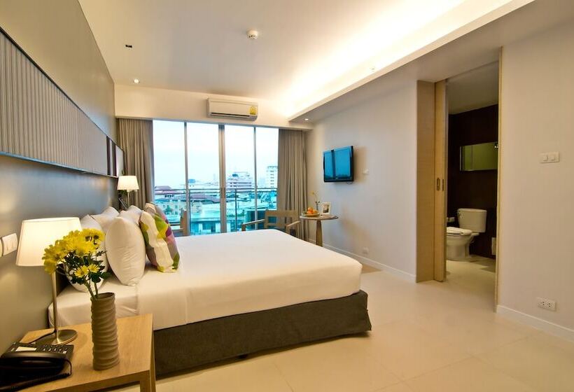 디럭스 룸, The Sun Xclusive