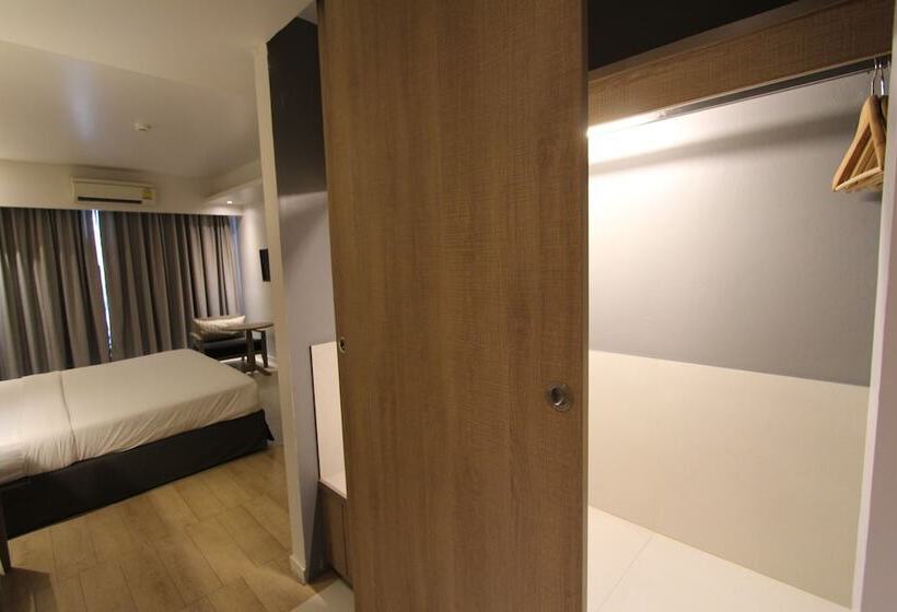 디럭스 룸, The Sun Xclusive