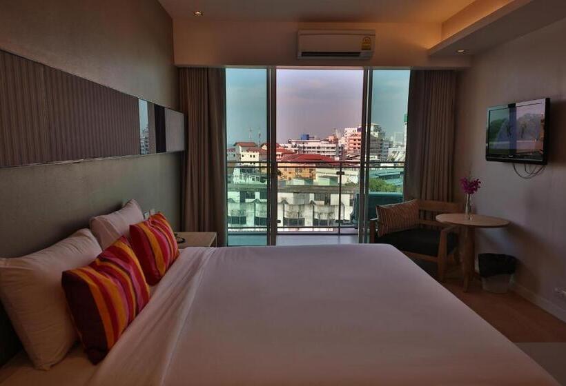 디럭스 룸, The Sun Xclusive