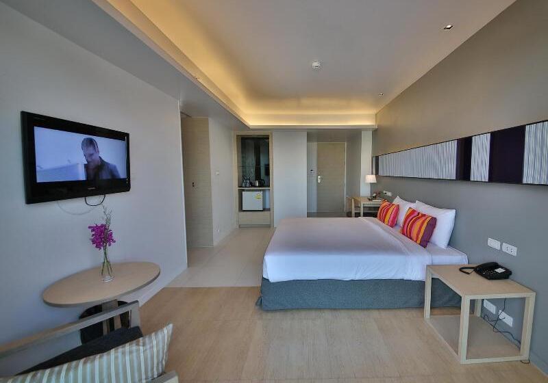 싱글 디럭스 룸, The Sun Xclusive