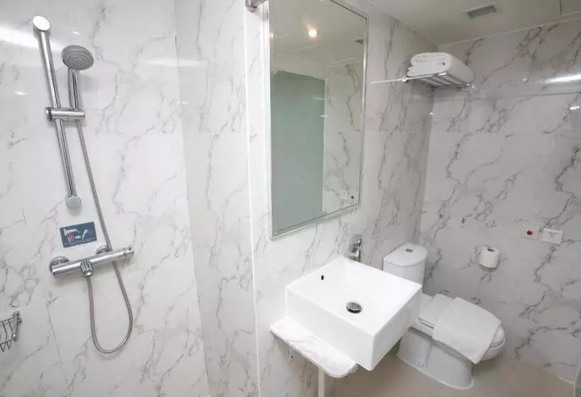 اتاق ساده چهارنفره, Mini Hotel Causeway Bay