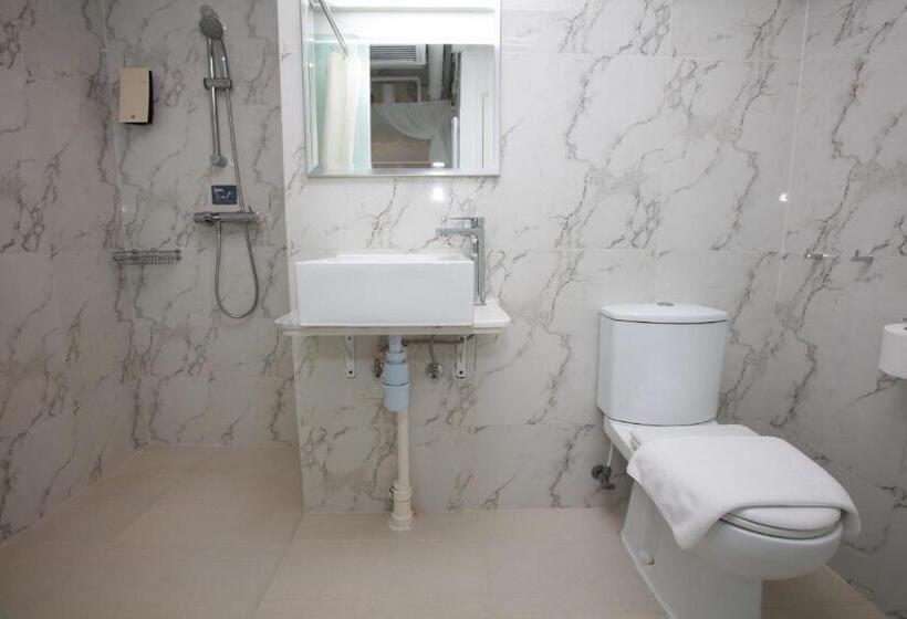 اتاق ساده چهارنفره, Mini Hotel Causeway Bay
