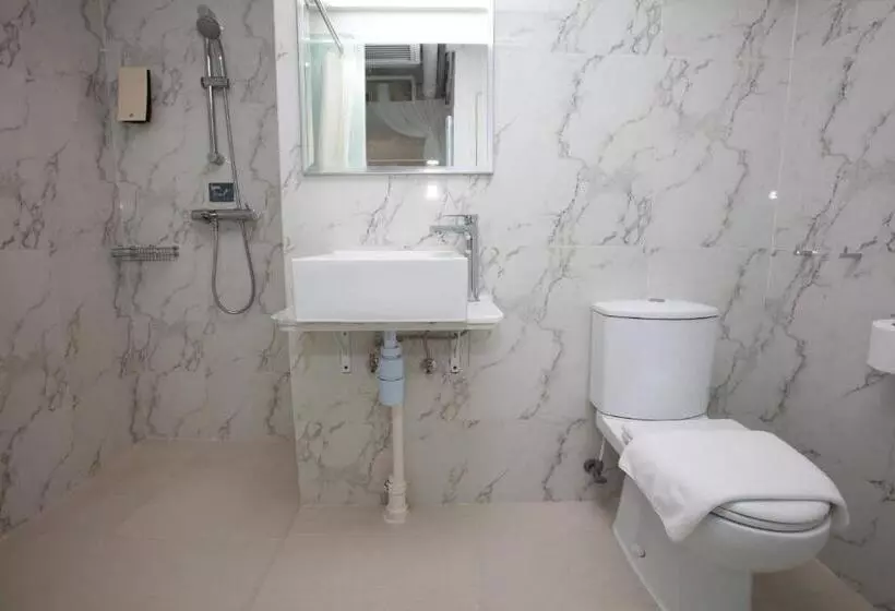 اتاق ساده چهارنفره, Mini Hotel Causeway Bay
