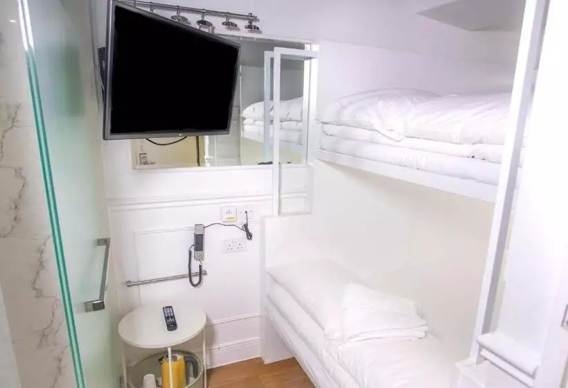اتاق ساده چهارنفره, Mini Hotel Causeway Bay