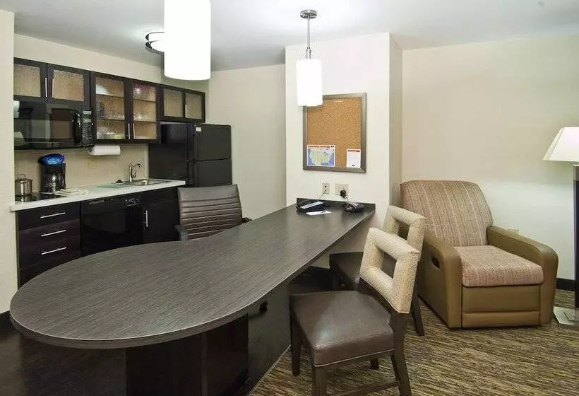 キングサイズベッドのスイートルーム, Candlewood Suites Tupelo, An Ihg