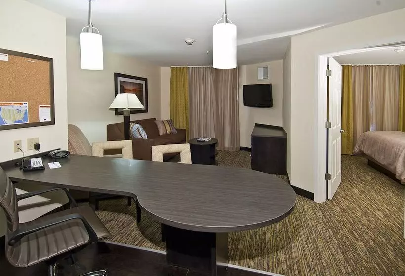 キングサイズベッドのスイートルーム, Candlewood Suites Tupelo, An Ihg