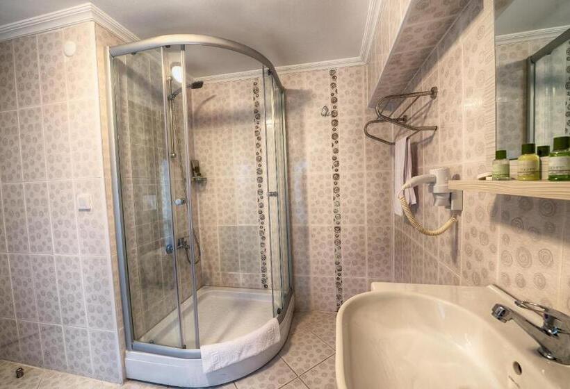 اتاق سوپریور, New Florenta