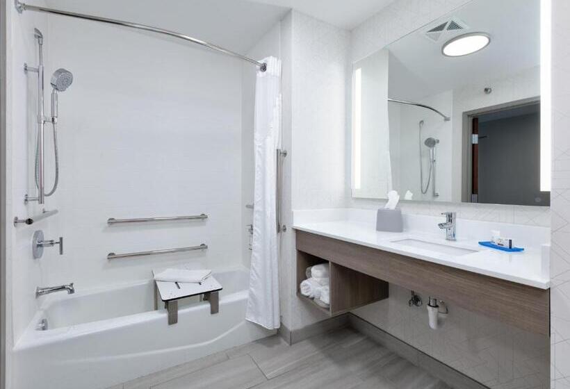 غرفة قياسية لذوى الاحتياجات الخاصة, Holiday Inn Express Hotel & Suites Shakopee, An Ihg