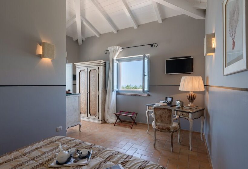 Номер Deluxe Вид на Море, La Locanda Del Carrubo