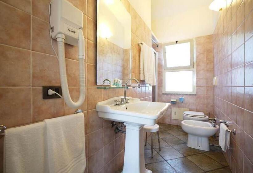 חדר סטנדרט לשלושה, Amareclub Rocca Dorada