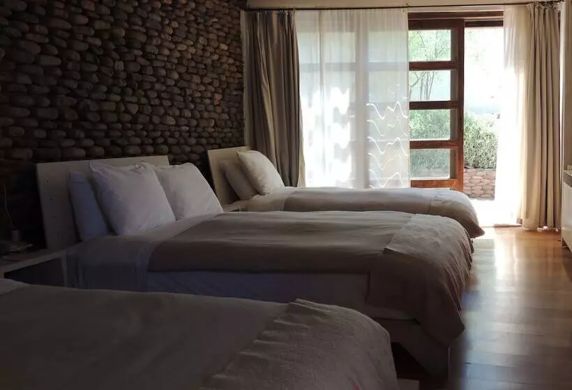 اتاق سوپریور سه تخته, Terrantai Lodge