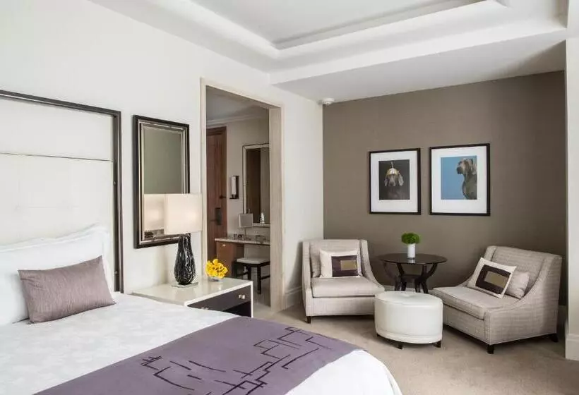 Deluxe room with river view, The Langham, Chicago