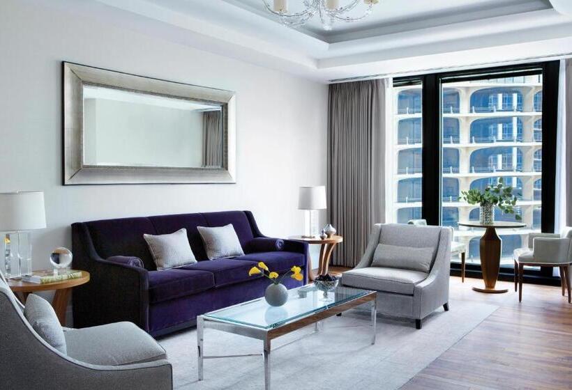 Suite with lake view, The Langham, Chicago