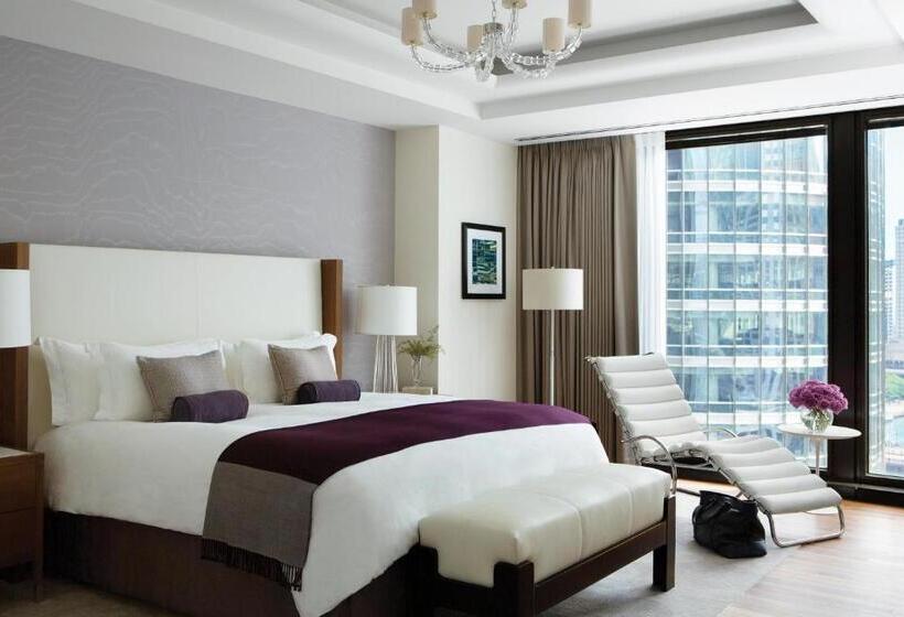 Suite with lake view, The Langham, Chicago