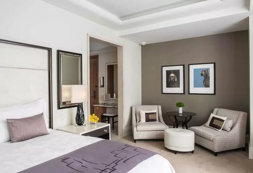 Deluxe room with river view, The Langham, Chicago