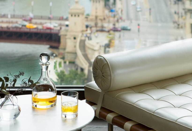 Suite with lake view, The Langham, Chicago
