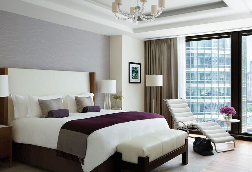 Suite with lake view, The Langham, Chicago