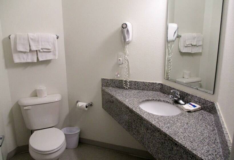 디럭스 룸, Baymont By Wyndham Kingdom City