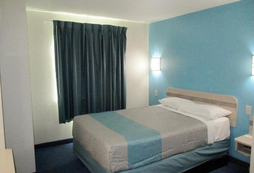 스탠다드 룸 킹사이즈 침대, Baymont By Wyndham Kingdom City