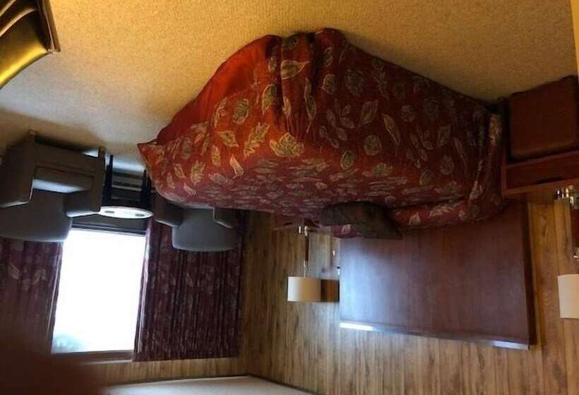 شقة غرفة واحدة, Evergreen Valley Inn