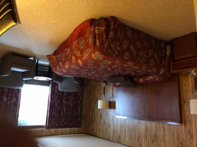 شقة غرفة واحدة, Evergreen Valley Inn