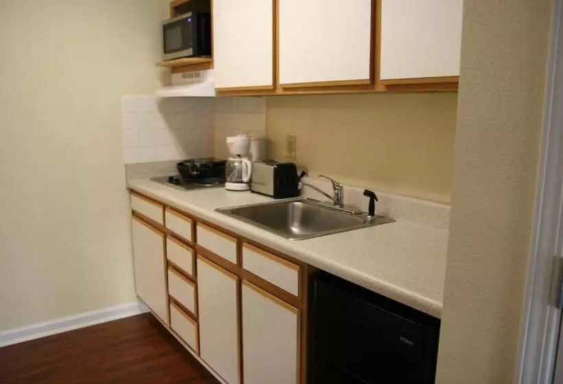 スタンダードスタジオ, Affordable Suites Rocky Mount