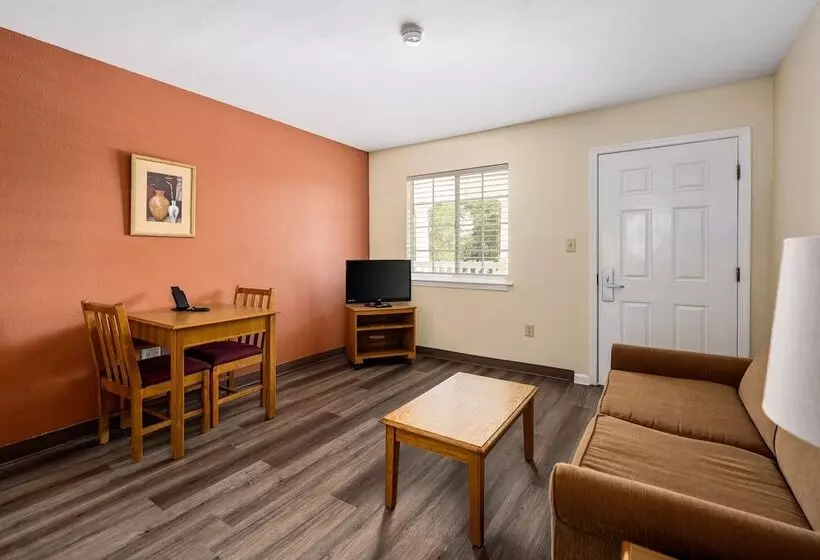 スイート, Affordable Suites Rocky Mount
