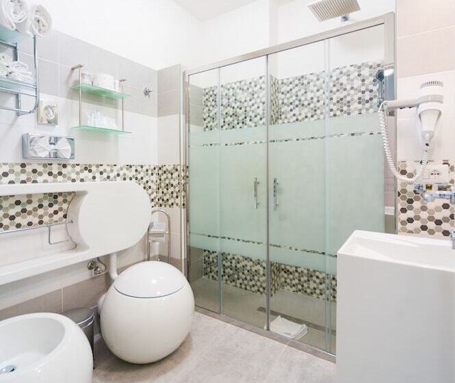 اتاق لوکس چهار تخته, Relais Trevi 95 Boutique