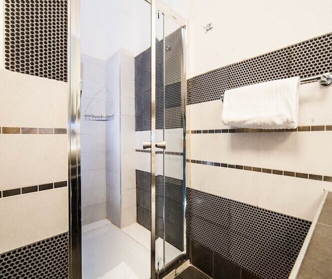 اتاق لوکس چهار تخته, Relais Trevi 95 Boutique