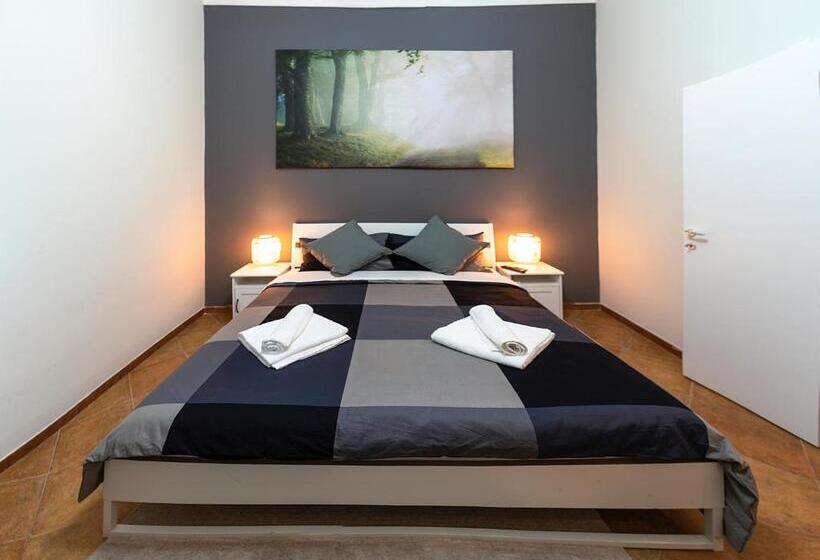 اتاق استاندارد چهار تخته, Martini Rooms