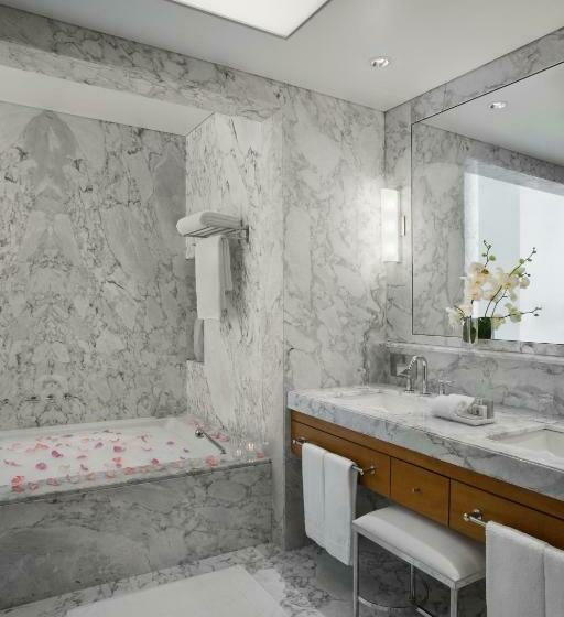 استودیوی استاندارد, Alvear Art