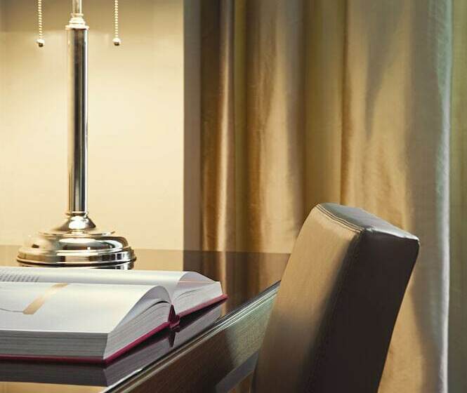 استودیوی استاندارد, Alvear Art