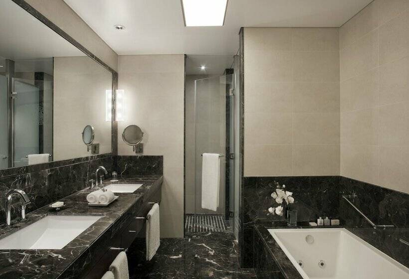 استودیوی استاندارد, Alvear Art