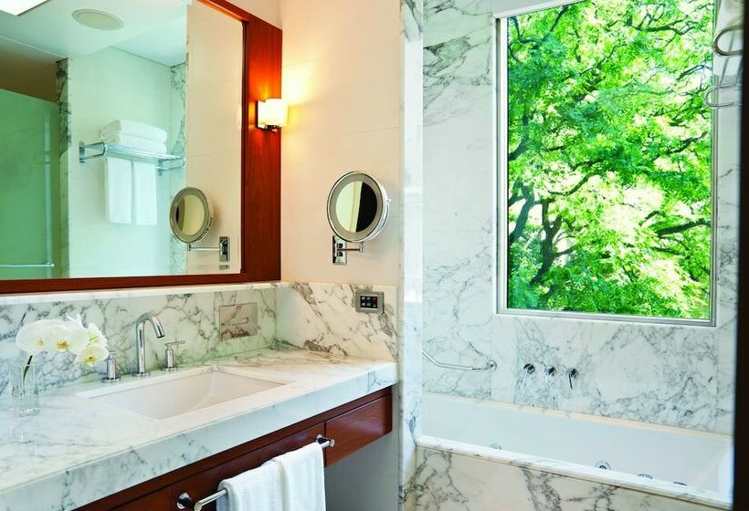 استودیوی استاندارد, Alvear Art