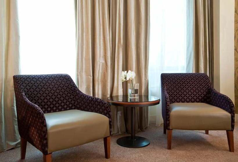 سوییت جونیور, Alvear Art