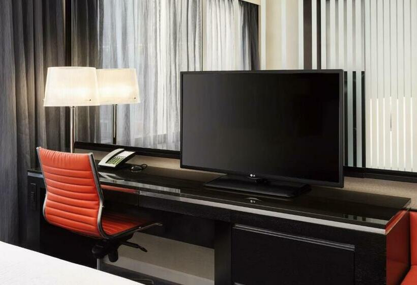 Standard Room Double Bed City View, Courtyard By Marriott New York Manhattan/central Park