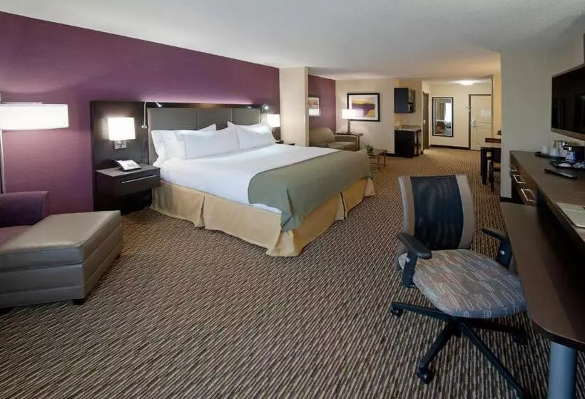 キングサイズベッドのスイートルーム, Holiday Inn Express Hotel & Suites Clearfield, An Ihg