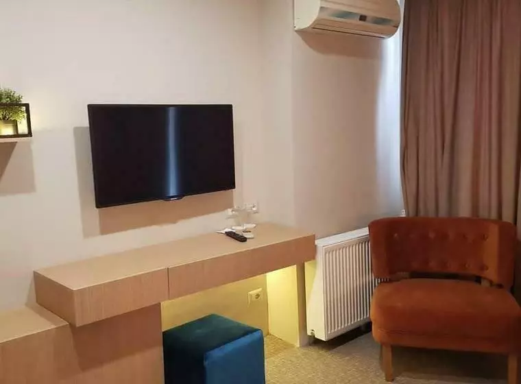 اتاق لوکس با بالکن, Perla
