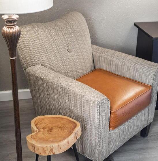 سوییت جونیور, The Bransinn Entertainment District