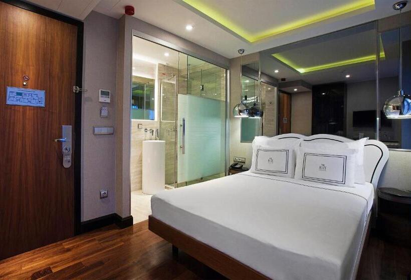 اتاق خانوادگی تودرتو, The Haze Karakoy